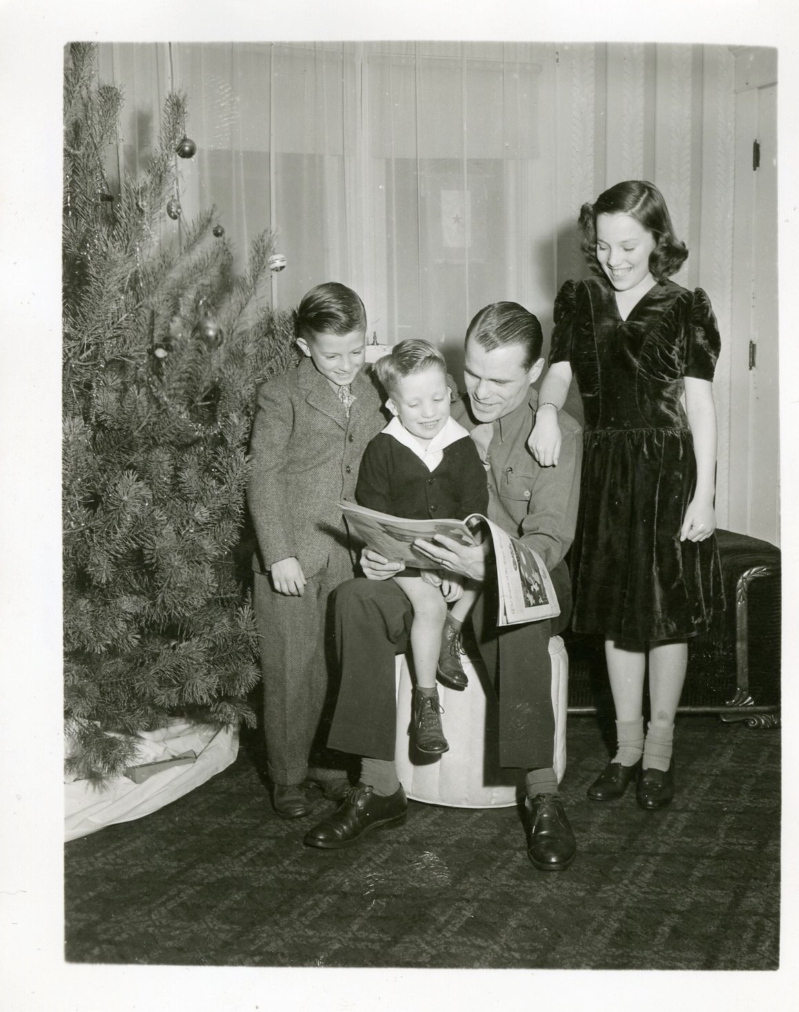 Ralph and his children on Christmas 1944